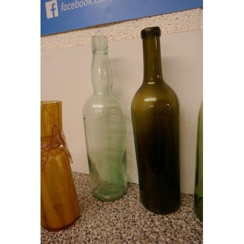 286 - Collection of glass to include coloured examples