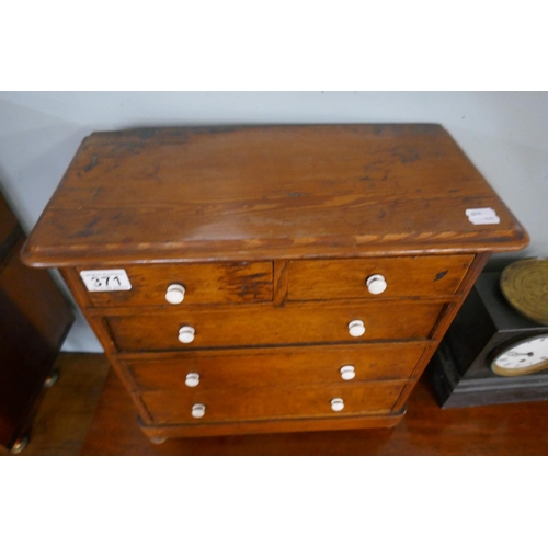 371 - Small chest of drawers - Approx. size W:43cm D:22cm H:43cm