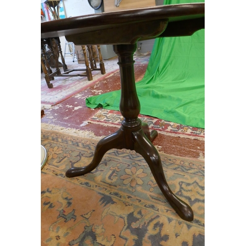 382 - Fine 18th century mahogany tripod table on splayed legs