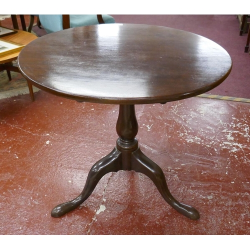 382 - Fine 18th century mahogany tripod table on splayed legs