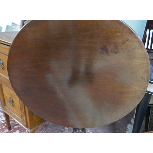 382 - Fine 18th century mahogany tripod table on splayed legs