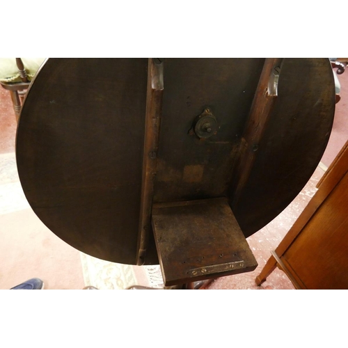 382 - Fine 18th century mahogany tripod table on splayed legs