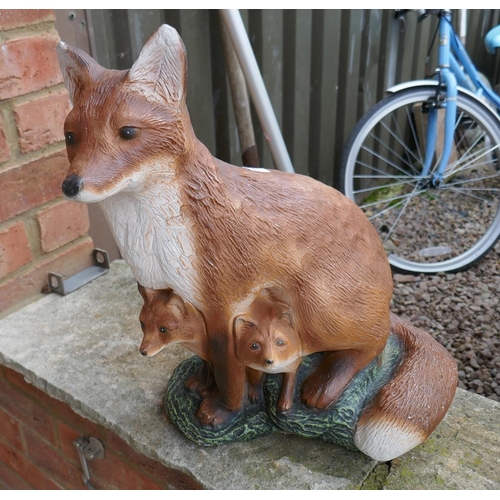441 - Statue of fox and 2 cubs