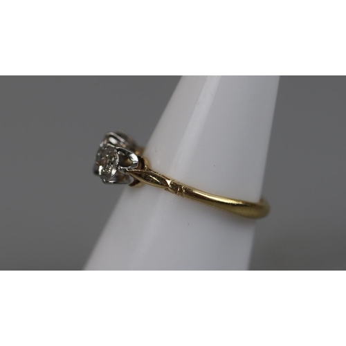 19 - 18ct gold 3 stone diamond ring - Size O½