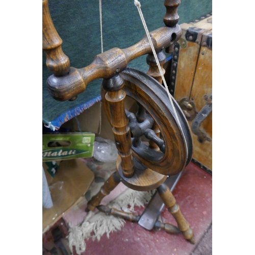 205 - Oak spinning wheel