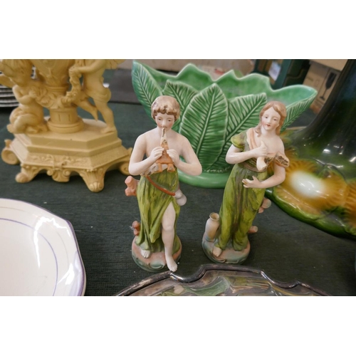 208 - Collectables to include Victorian jardinière stand and SilvaC