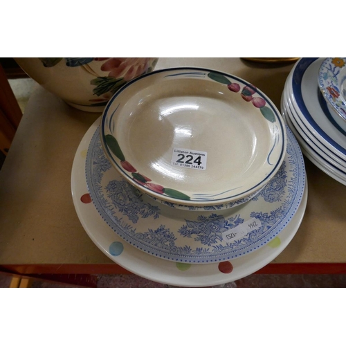 224 - Collection of ceramics to include blue & white plates