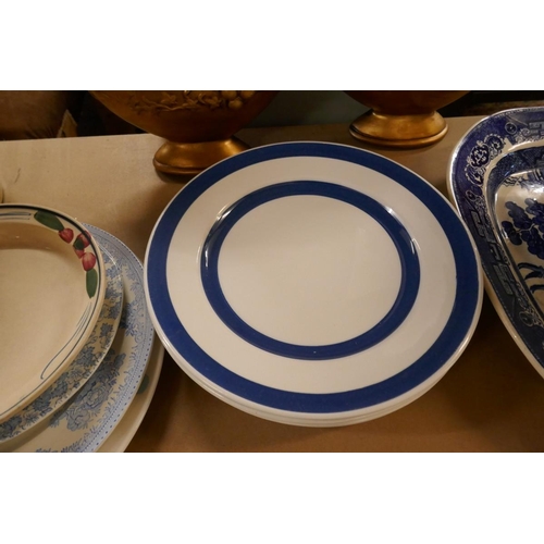 224 - Collection of ceramics to include blue & white plates