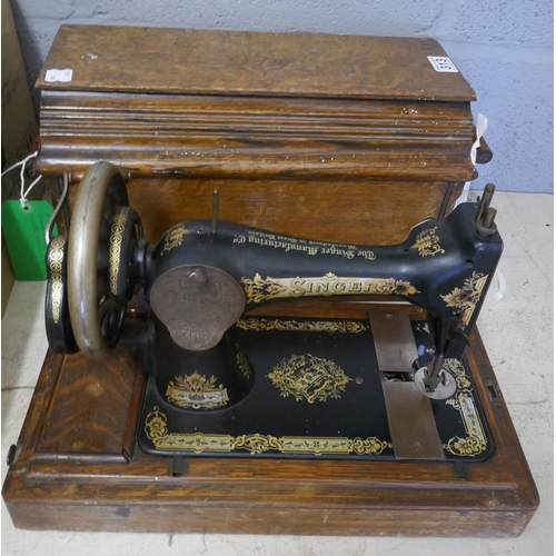 313 - Singer sewing machine