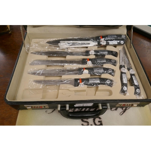 331 - Cased knife set