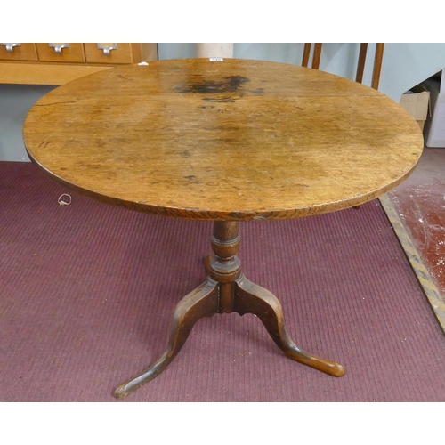 346 - Antique oak tripod table