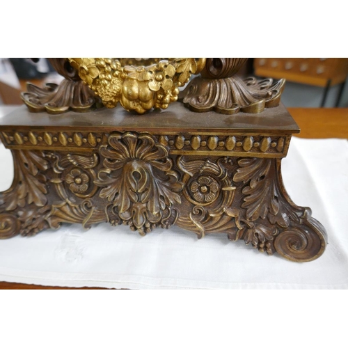 351 - 19th century stunning bronze centrepiece - Approx. height 36cm