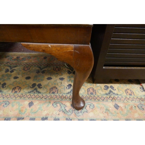 353 - Mahogany & walnut bureau - Approx W: 76cm D: 44cm H: 103cm