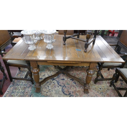 375 - Antique oak extending table - Approx L: 168cm W: 106cm H: 76cm