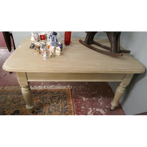 384 - Painted pine farmhouse kitchen table