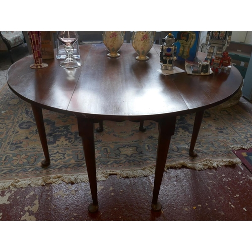 418 - Mahogany pad foot drop leaf table