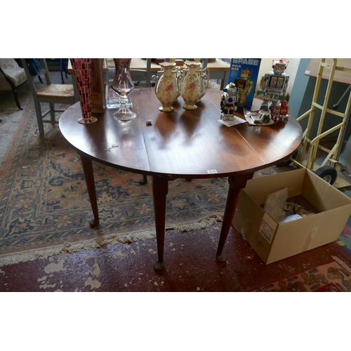 418 - Mahogany pad foot drop leaf table