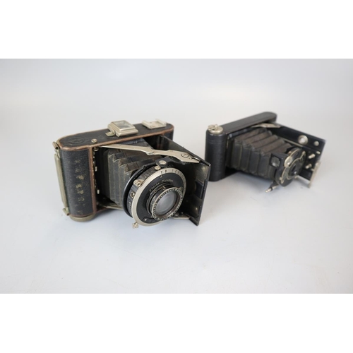 156 - Collection of vintage folding cameras etc