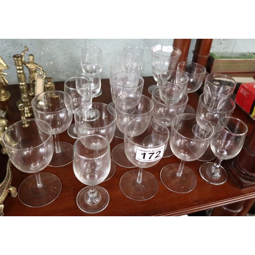 172 - Collection of glasses