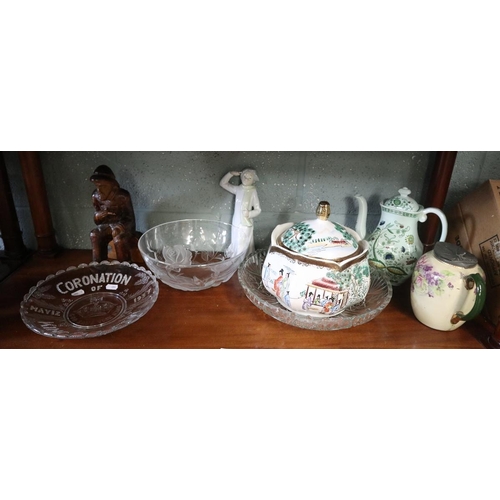 187 - Collectables to include Lladro and King George VI coronation glass dish