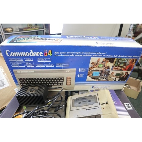 192 - Commodore computer with collection of computer books