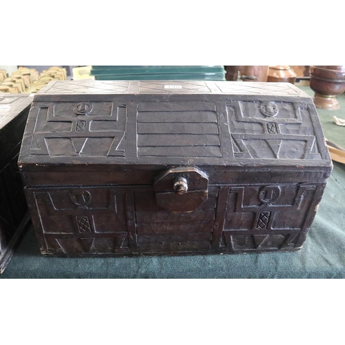 198 - Tribal carved wooden trunk - Approx size W: 59cm D: 40cm H:34cm