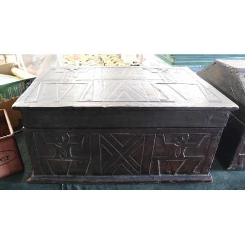 199 - Tribal carved wooden trunk - Approx size W: 61cm D: 39cm H: 27cm