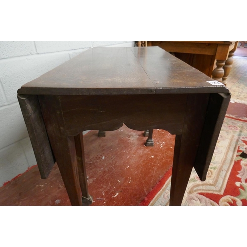 251 - Antique oak gate leg table