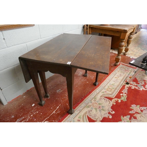 251 - Antique oak gate leg table