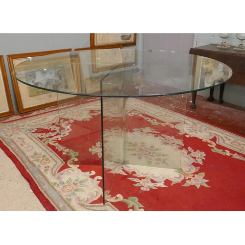 253 - Contemporary round glass dining table - Approx diameter: 130cm H: 75cm