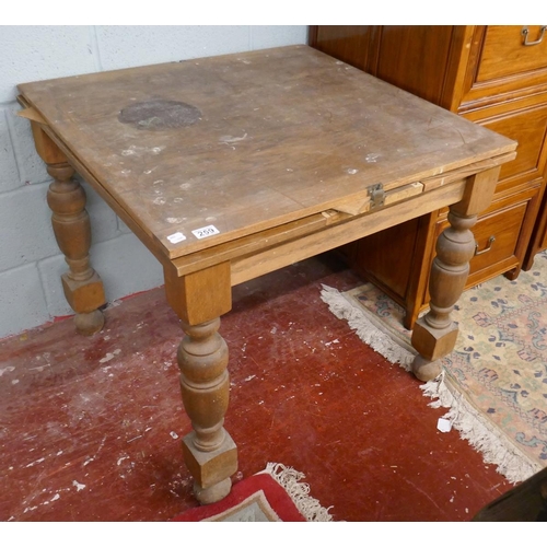 259 - Oak extending dining table