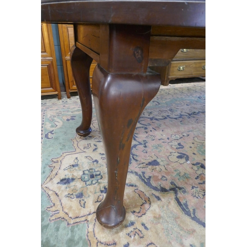 268 - Antique mahogany wind-out dining table - Approx size L: 235cm W: 121cm H: 72cm