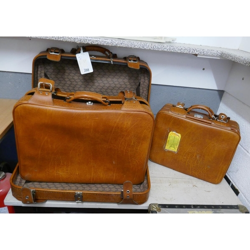 298 - Set of 3 leather graduated suitcases