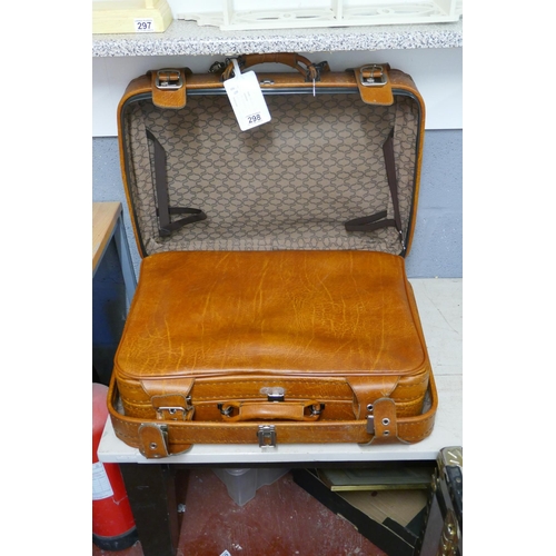 298 - Set of 3 leather graduated suitcases