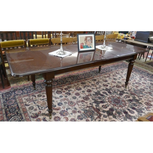 360 - Large extending mahogany dining table - Approx size L: 235cm W: 100cm H: 76cm