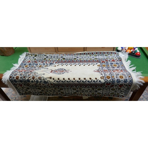 398 - Small ornate silk rug - Approx size: 115cm x 67cm