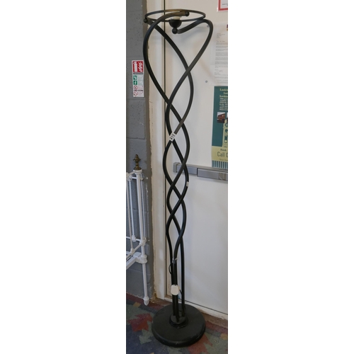 415 - Twisted metal standard lamp