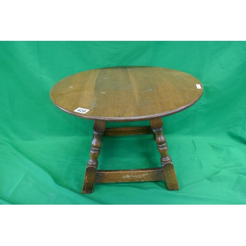 428 - Small round oak coffee table