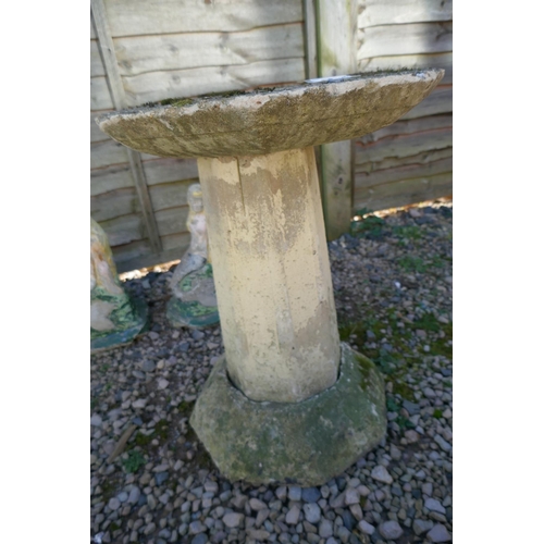 451 - Stone pedestal sun dial base - sundial top missing