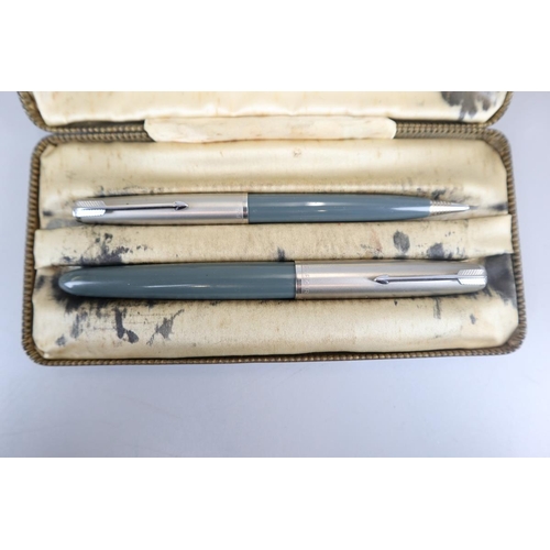 67 - Set of 2 Parker 51 pens in presentation case