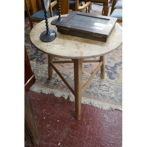 365 - Antique pine cricket table - Approx size D: 81cm x H: 75cm