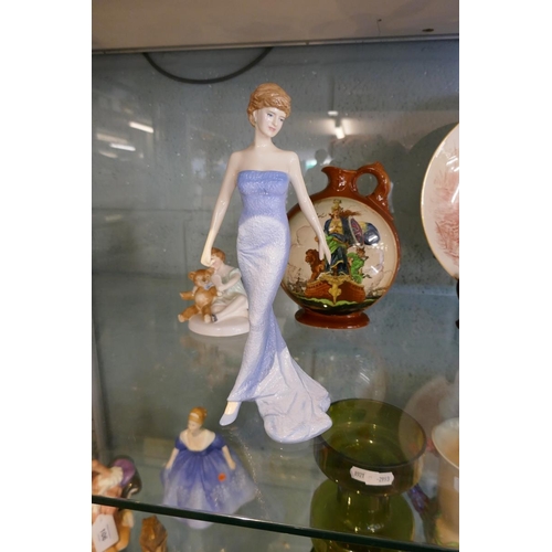 109 - 2 Royal Doulton figures to include Diana Princess of Wales and a Lladro figure