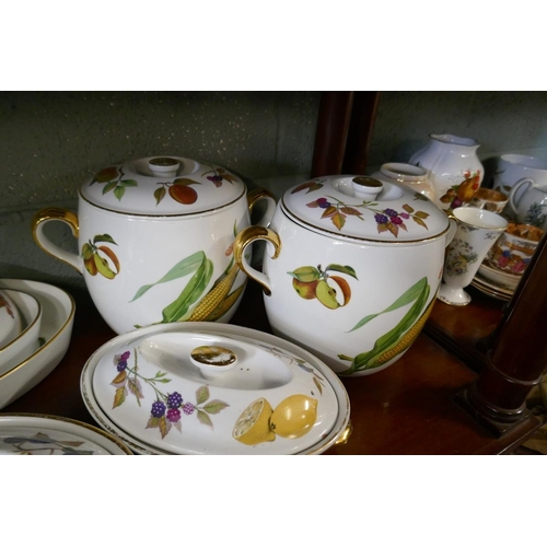 131 - Collection of Royal Worcester Evesham pattern