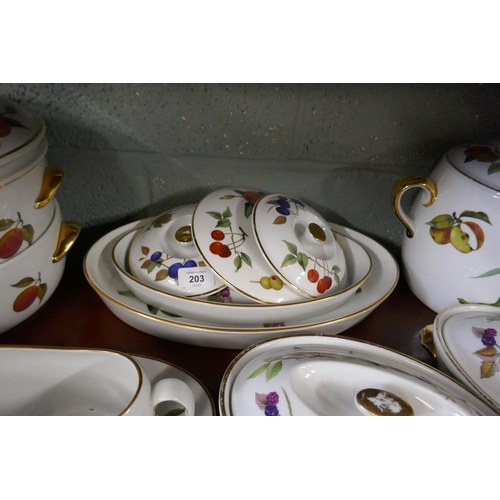 131 - Collection of Royal Worcester Evesham pattern