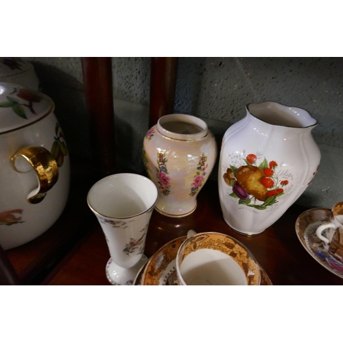 132 - Collectables to include Royal Worcester and Ainsley together with a collection of thimbles