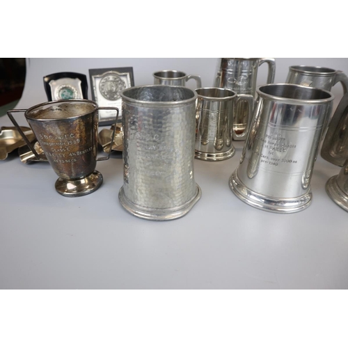 195 - Large collection of Bentley associated items to include tankards, ashtrays, ephemera, photos, badges... 