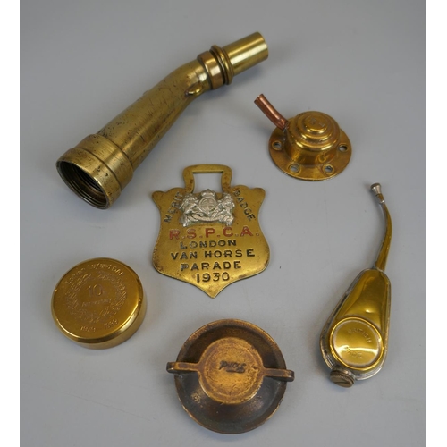 209 - Collectables to include small brass oil can