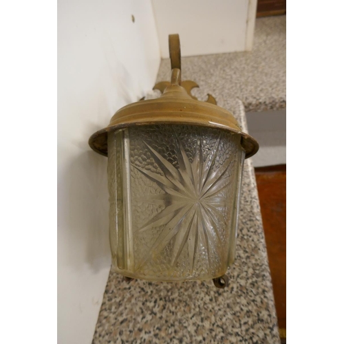 352 - Outdoor wall light