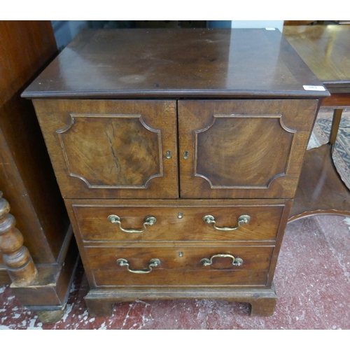 383 - Comode chest