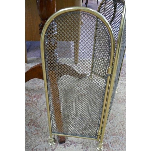 413 - Victorian brass fire guard